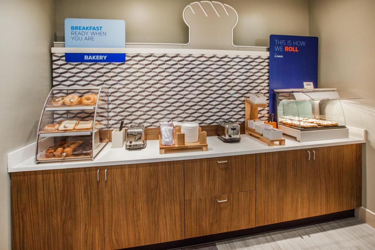 Holiday Inn Express - Gulfport Beach By Ihg Esterno foto