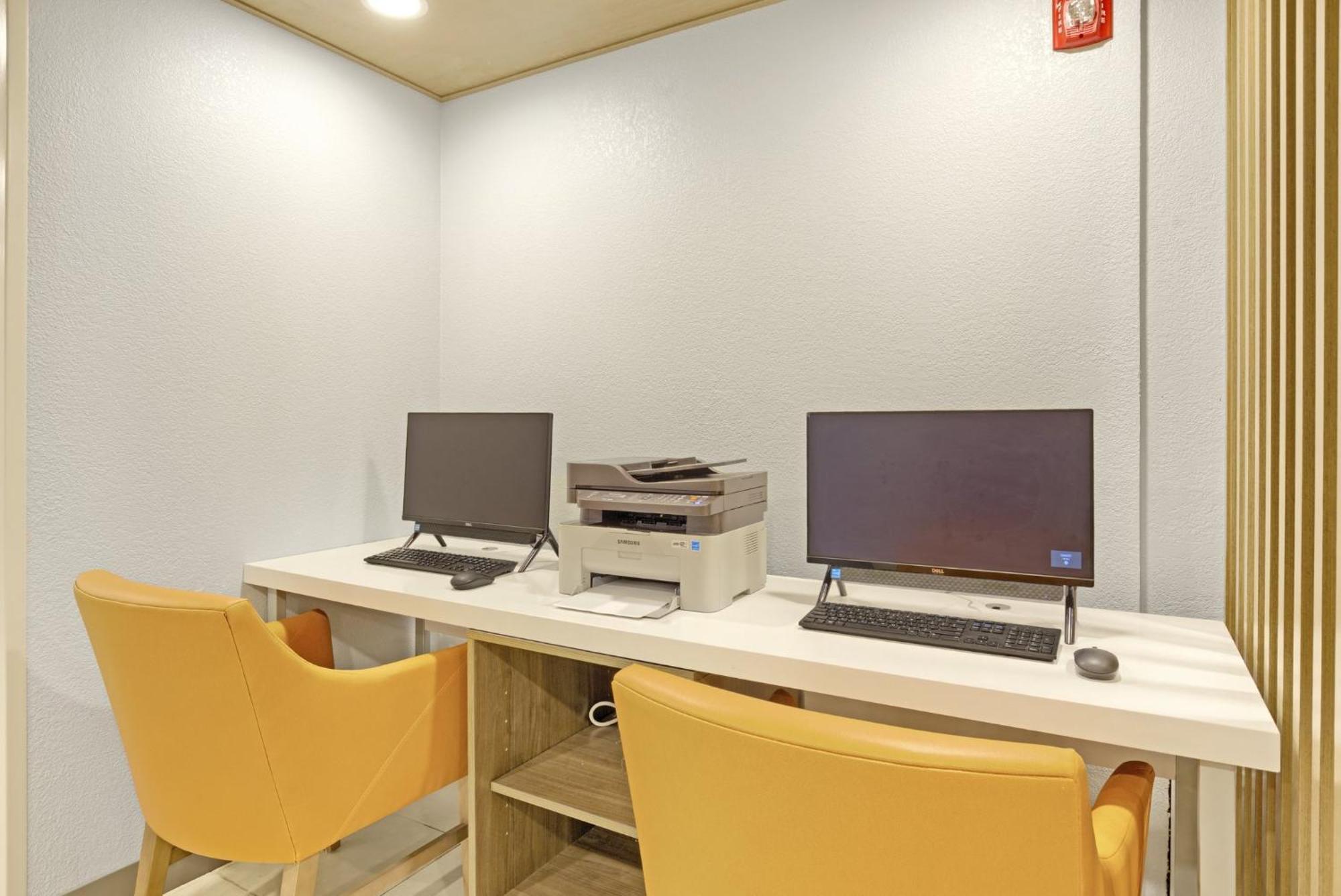 Holiday Inn Express - Gulfport Beach By Ihg Esterno foto