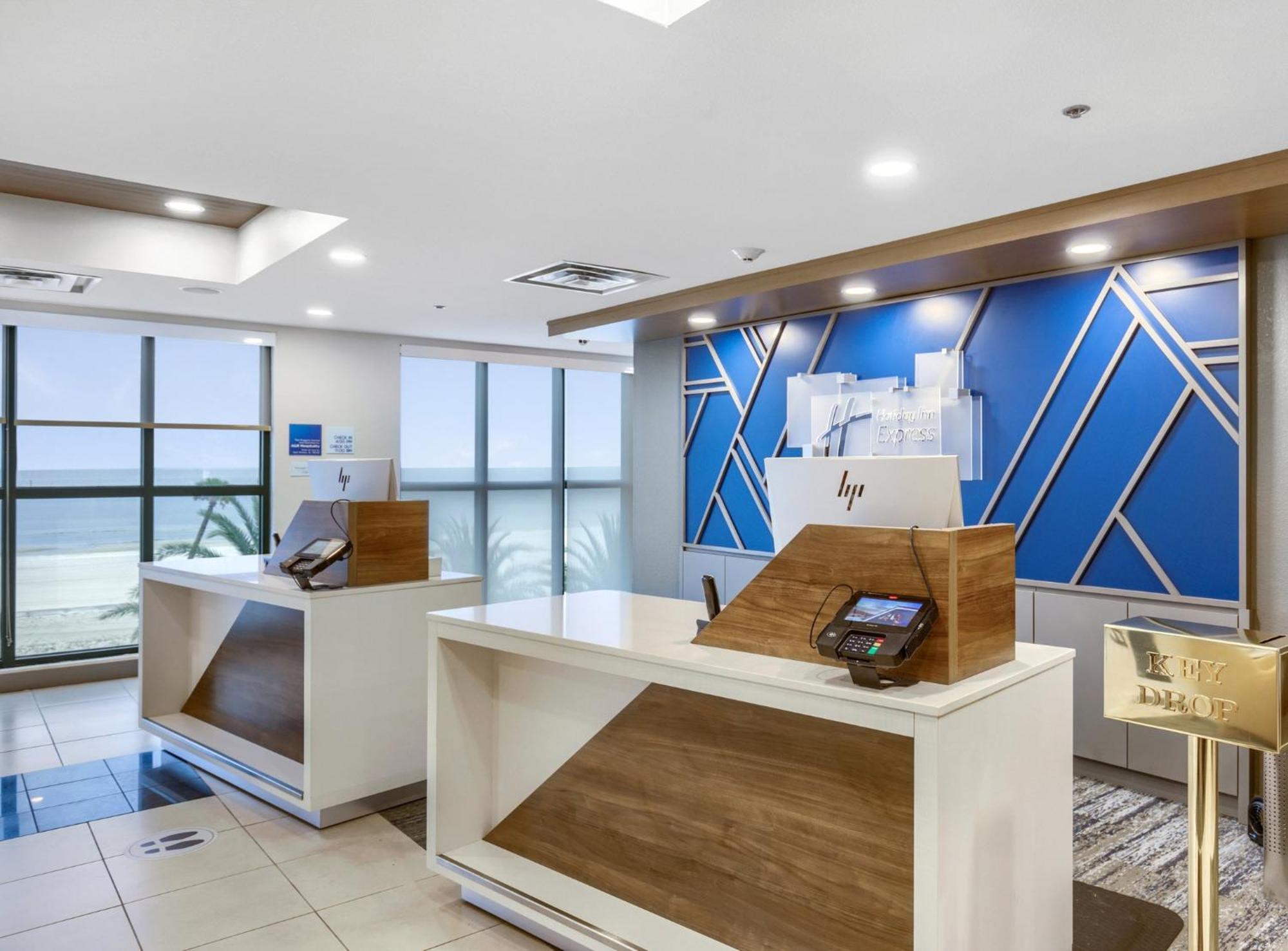 Holiday Inn Express - Gulfport Beach By Ihg Esterno foto