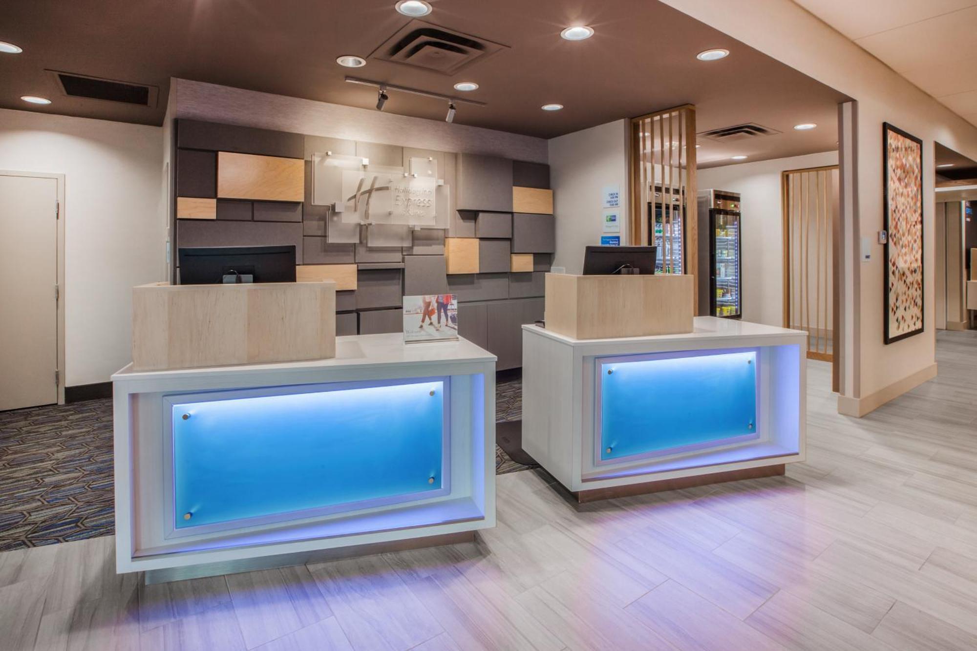 Holiday Inn Express - Gulfport Beach By Ihg Esterno foto