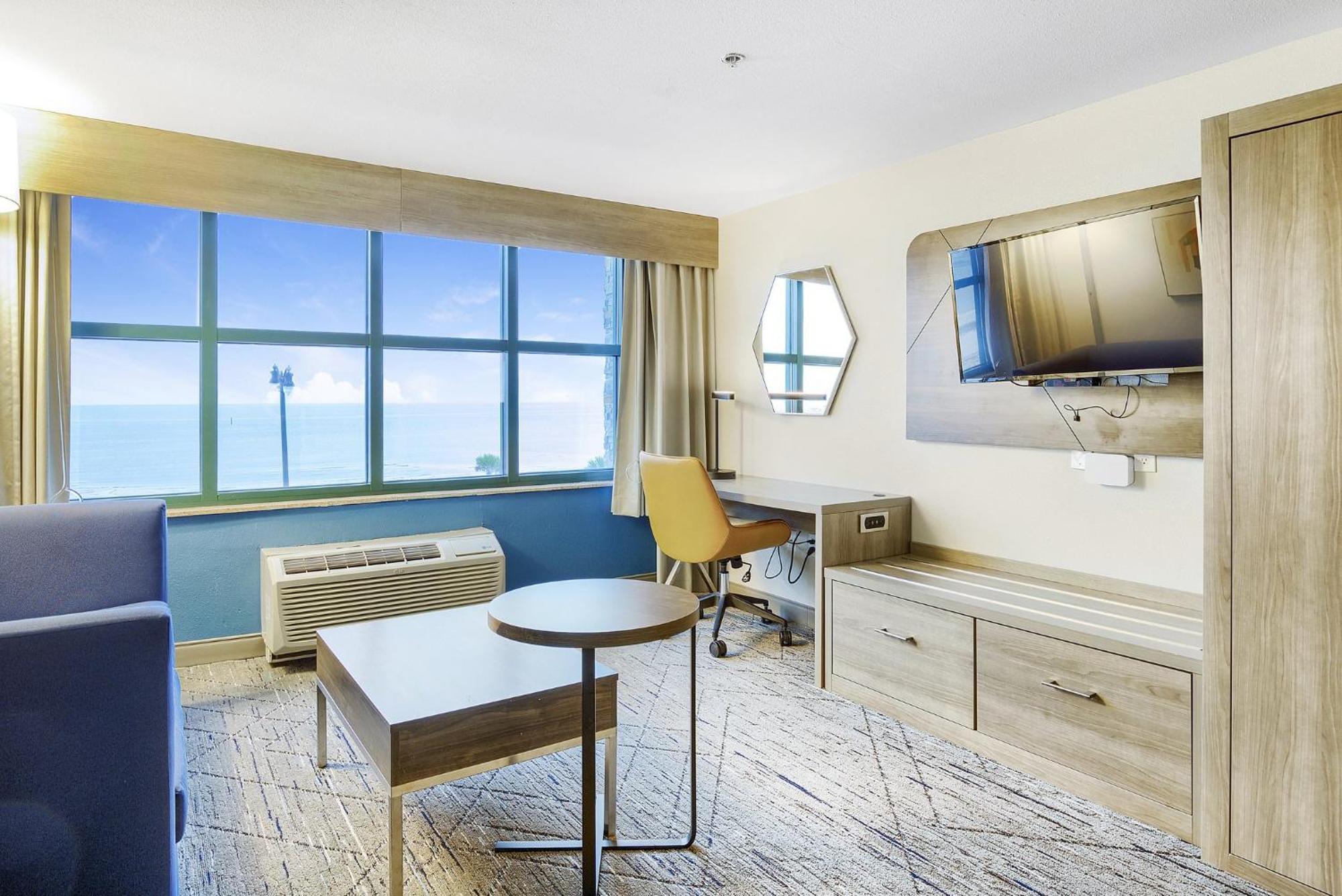 Holiday Inn Express - Gulfport Beach By Ihg Esterno foto